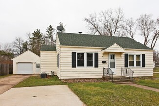 106 Michigan St E, Three Oaks, MI 49128