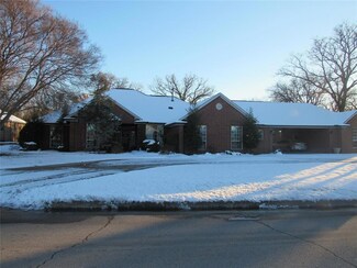 300 Bowling Dr, Pauls Valley, OK 73075