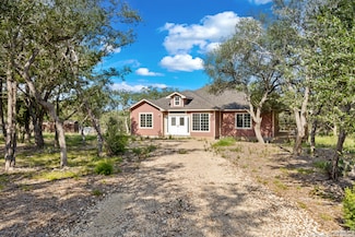 423 County Road 2471, Hondo, TX 78861