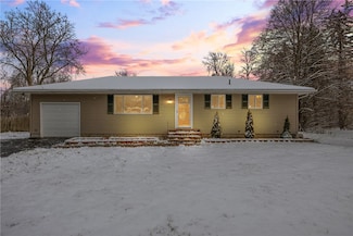 12 Vollmer Pkwy, Rochester, NY 14623