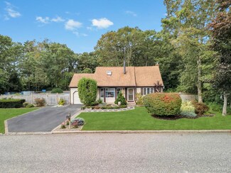 342 Oakland Ave, Miller Place, NY 11764