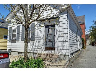 95 Arnold St, Providence, RI 02906
