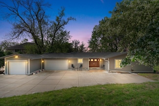5825 Jonquil Ln N, Plymouth, MN 55442