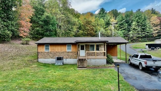 597 Pluto Rd, Shady Spring, WV 25918