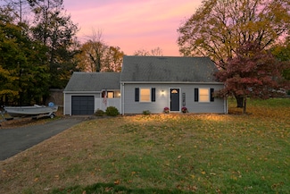 101 Pool Rd, North Haven, CT 06473