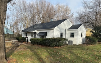 17 Sherwood Ct, Champaign, IL 61820