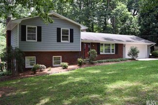 1044 15th Ave NW, Hickory, NC 28601