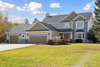 2487 Pondhaven Cir, Saint Paul, MN 55120