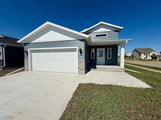 1852 44th Ave S, Moorhead, MN 56560