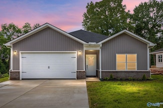 104 Shelly Ln, Huntsville, AL 35810