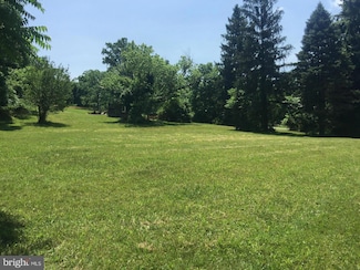 19 Saint Thomas Ln, Owings Mills, MD 21117