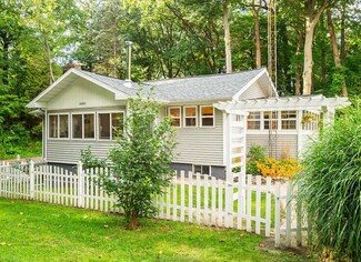 3083 Michigan Ave, Coloma, MI 49038