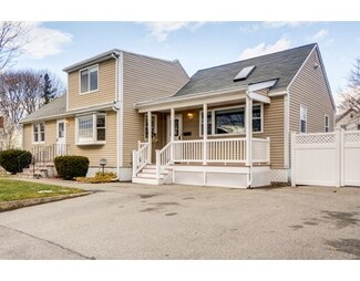 98 Saratoga St, Lowell, MA 01852