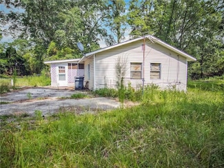 51 1st St, Concord, GA 30206