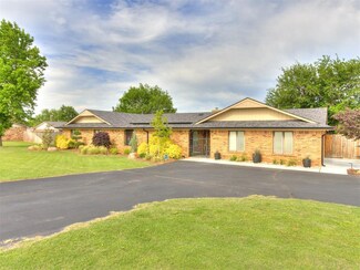1509 S 29th St, Chickasha, OK 73018
