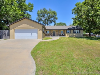 1621 Lariat Dr, Bartlesville, OK 74006
