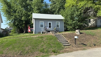 106 N 3rd St, Fairfax, MO 64446