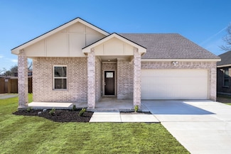704 S Medora St, Terrell, TX 75160