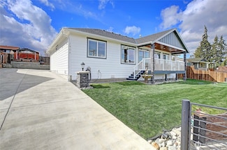 1906 S East Camano Dr, Camano Island, WA 98282
