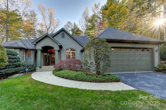 60 S Kuykendall, Hendersonville, NC 28739