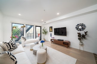 415 Monmouth St Unit . three, Jersey City, NJ 07302