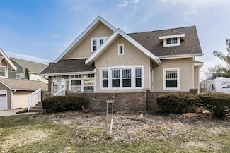 384 21st St SE, Cedar Rapids, IA 52403