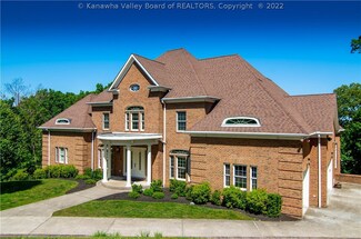 12 Fox Chase Rd, Charleston, WV 25304