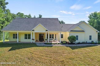 50 Gracemoore Rd, Saratoga Springs, NY 12866