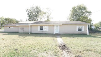 1413 Henry St, Sikeston, MO 63801
