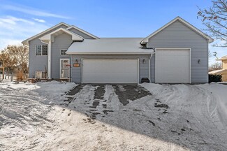 9311 Mockingbird Ln, Monticello, MN 55362