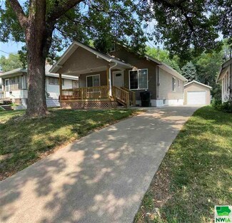 2206 Rebecca St, Sioux City, IA 51103