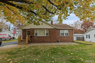 1615 N 17th St, Belleville, IL 62226