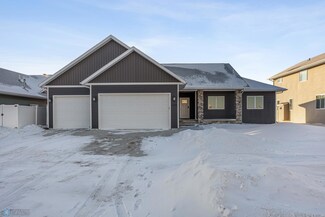 5536 37th Ave S, Fargo, ND 58104