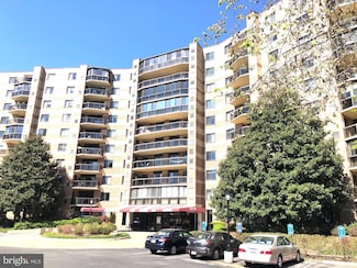 8370 Greensboro Dr Unit 525, McLean, VA 22102