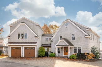 5 Oak Hill Rd, Wareham, MA 02571