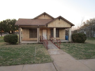 321 N Munday Ave, Munday, TX 76371
