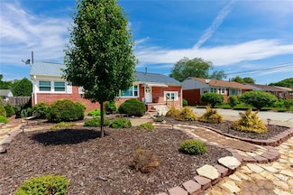 13 Eastlawn Dr, Hampton, VA 23664