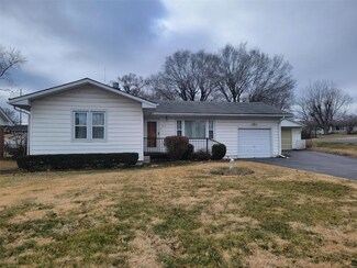1513 Glen Vista Dr, Godfrey, IL 62035