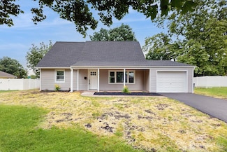 17 Tamarack Rd, Somerset, NJ 08873
