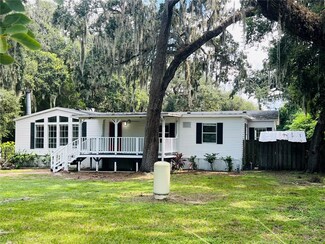 10325 Kim Ln, Hudson, FL 34669