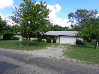 312 S 8th St, Comanche, OK 73529
