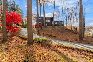 7 Craigmoor Rd S, Ridgefield, CT 06877