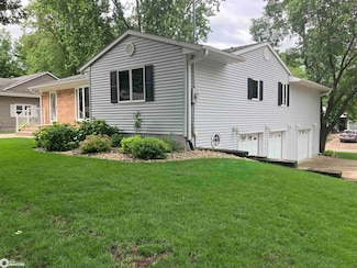 423 19th St W, Clear Lake, IA 50428