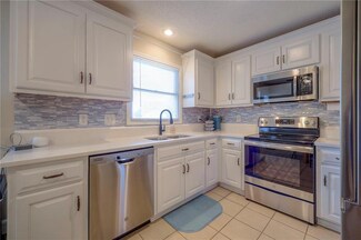 808 N Evergreen St, Gardner, KS 66030