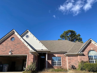 8276 Red Creek Dr, Cordova, TN 38016