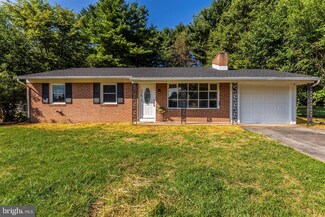 17615 Meadowood Dr, Hagerstown, MD 21740