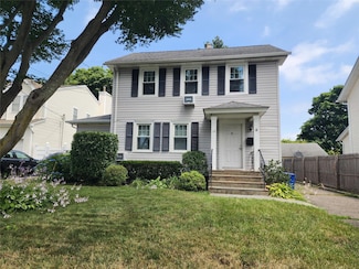 13 Nassau Ave, Glen Cove, NY 11542