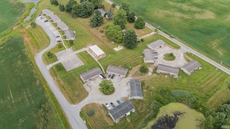 7028 E Heritage Dr, Pierceton, IN 46562