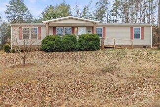 2752 14th Avenue Place NE, Hickory, NC 28601