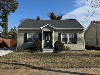 607 S Depot St, Seneca, SC 29678